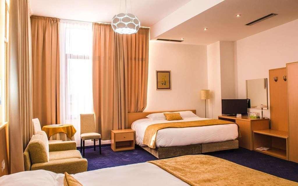 Airport Tirana - Hotel Rinas